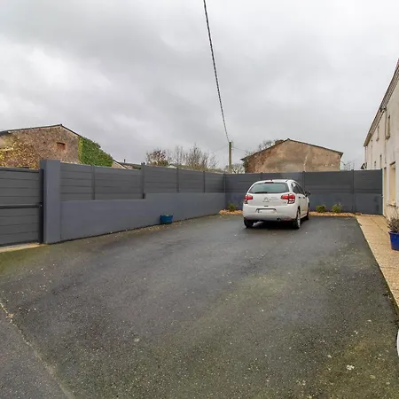 Familial Avec Belle Cour, 3 Chambres, Proche Vignobles Et Activites, Au Calme En Campagne Angevine *