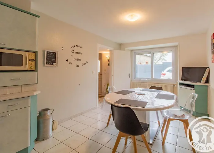 Familial Avec Belle Cour, 3 Chambres, Proche Vignobles Et Activites, Au Calme En Campagne Angevine - Fr-1-622-11 *